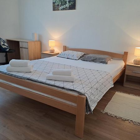 Yulia Apartman Пула Экстерьер фото